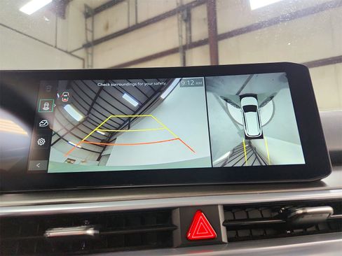 Used 2025 Kia Sorento SX image 31