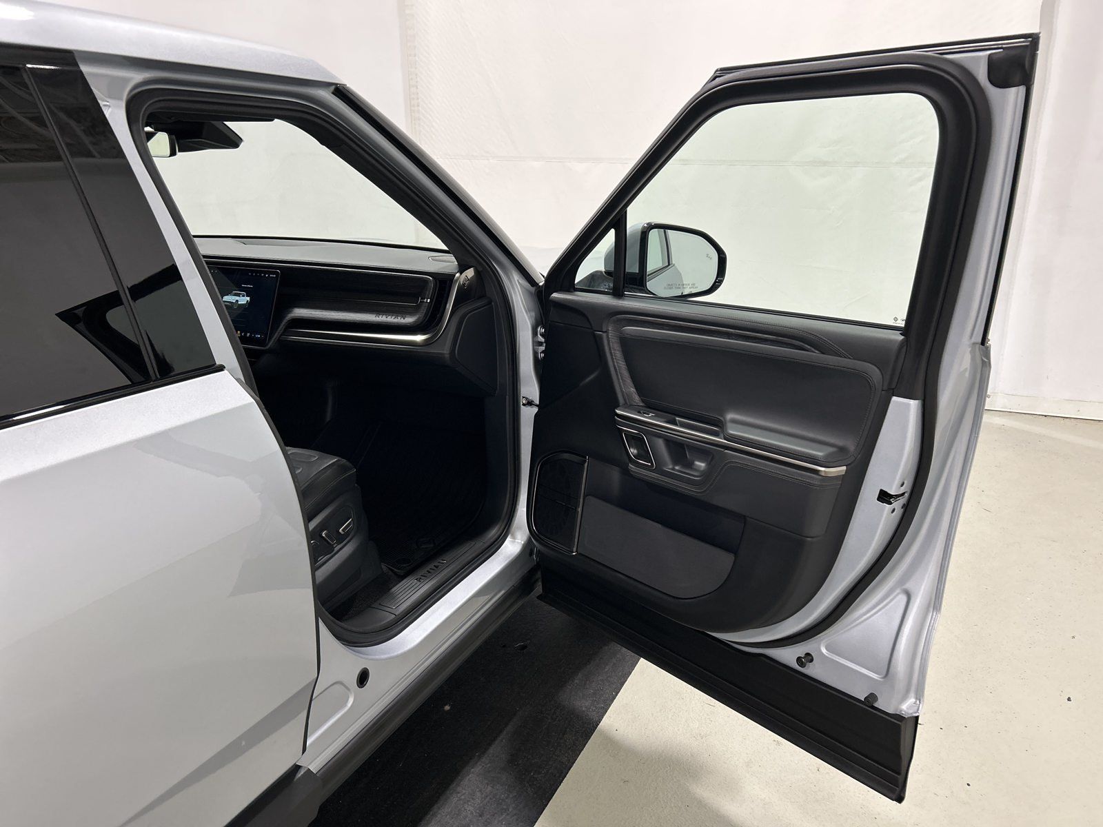 Used 2022 Rivian R1T Adventure AWD/4WD image 18