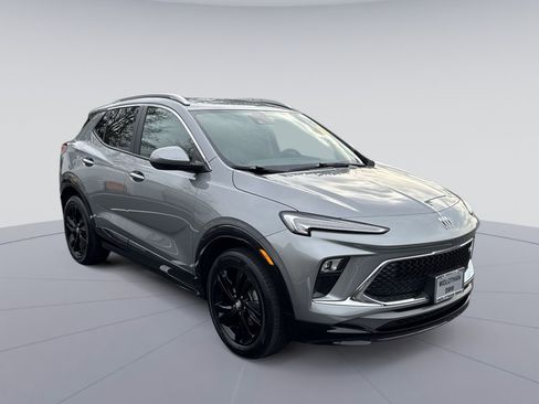 Used 2024 Buick Encore GX Sport Touring image 1