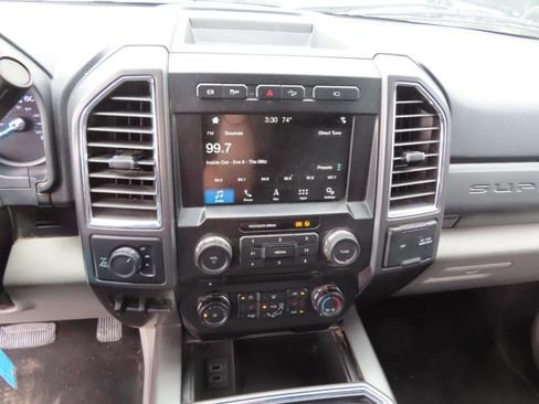 Used 2018 Ford F250 XLT w/ XLT Premium Package image 26