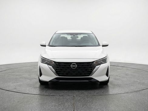 Used 2025 Nissan Sentra SV image 2