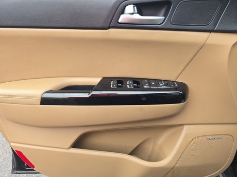 Used 2018 Kia Sportage SX image 12