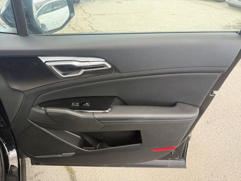 Used 2024 Kia Sportage EX image 25