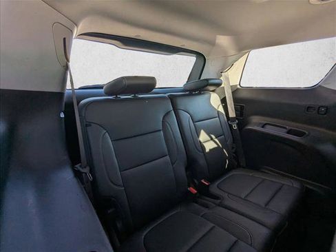 Used 2023 GMC Acadia SLT image 18