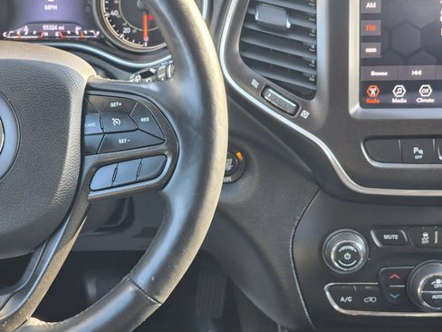 Used 2019 Jeep Cherokee Trailhawk w/ Cold Weather Group AWD/4WD image 13