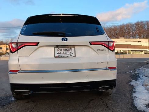 Used 2023 Acura MDX SH-AWD w/ Technology Package image 4