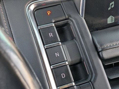 Used 2022 Chevrolet Suburban High Country image 12