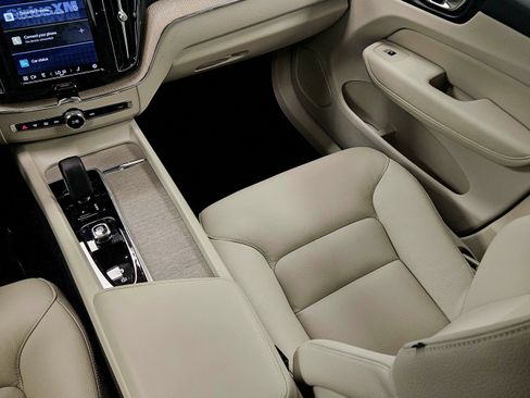 Used 2023 Volvo XC60 B5 Plus w/ Climate Package image 16