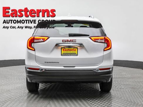 Used 2024 GMC Terrain SLT image 6