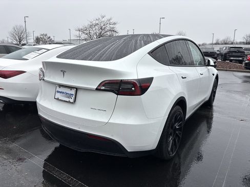 Used 2022 Tesla Model Y Long Range image 23