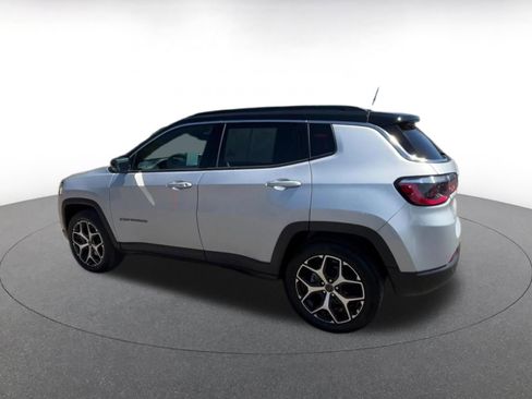Used 2025 Jeep Compass Limited AWD/4WD image 10