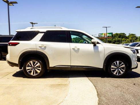 Used 2023 Nissan Pathfinder SL w/ Lighting Package (N92) AWD/4WD image 6