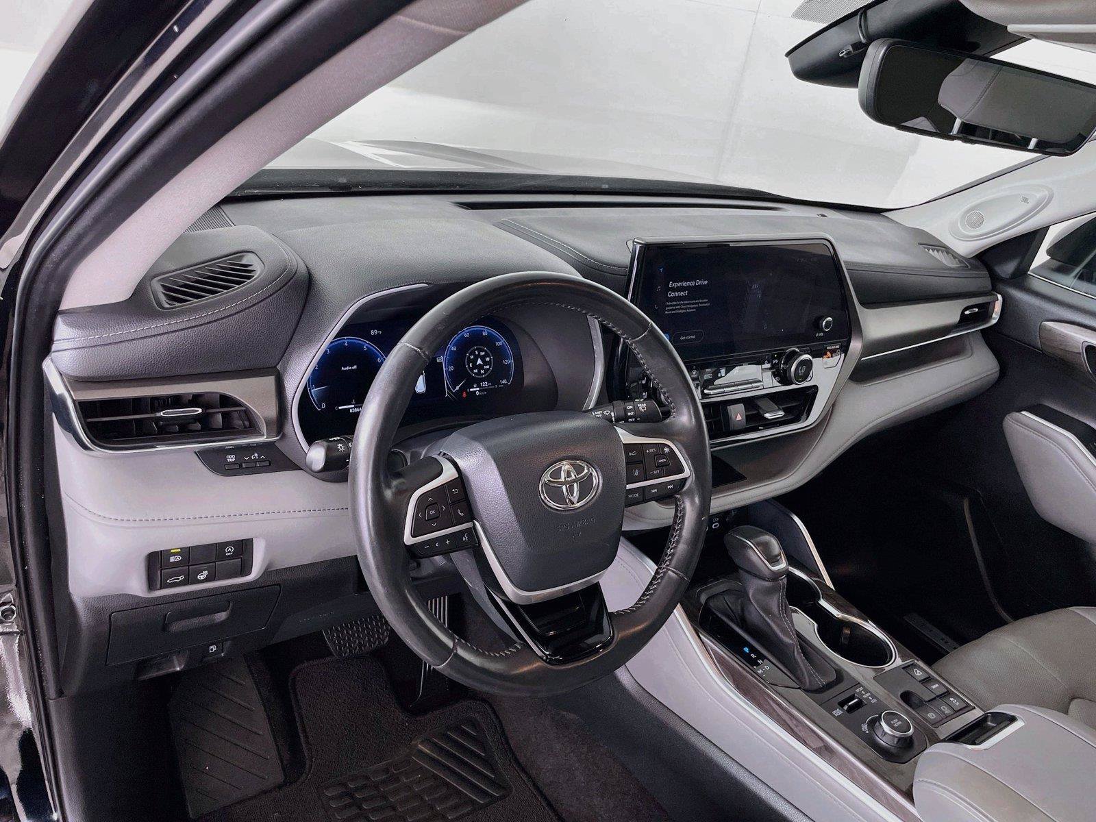 Used 2023 Toyota Highlander Limited AWD/4WD image 13