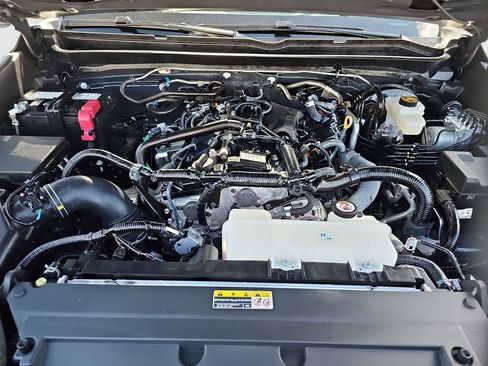Certified 2025 Toyota Tacoma SR5 AWD/4WD image 23