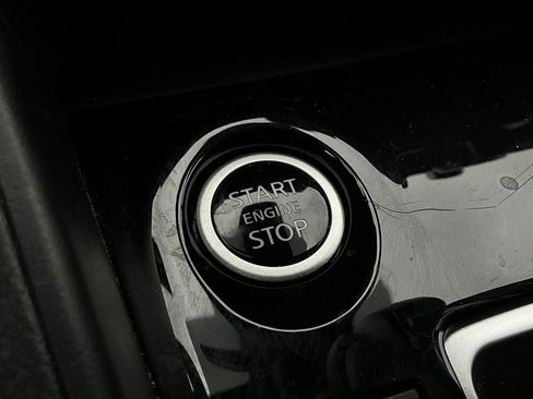 Used 2025 Nissan Versa SV image 22