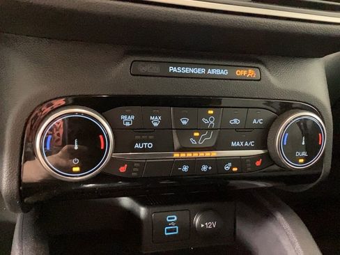 Used 2022 Ford Escape SE w/ SE Sport Appearance Package image 25