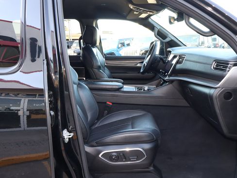 Used 2024 Jeep Wagoneer Series II w/ Flexible Seating Group AWD/4WD image 30