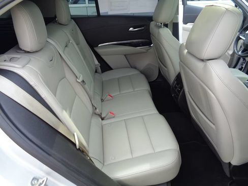 Used 2021 Cadillac XT4 Luxury w/ Cold Weather Package FWD image 25