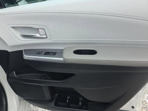 Certified 2025 Toyota Sienna XLE image 18
