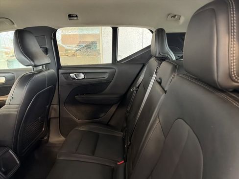 Used 2021 Volvo XC40 T5 Momentum AWD/4WD image 5
