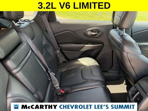 Used 2019 Jeep Cherokee Limited AWD/4WD image 34