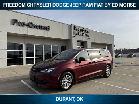 Used 2023 Chrysler Voyager LX image 1