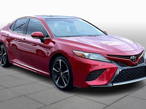 Used 2019 Toyota Camry XSE image 2
