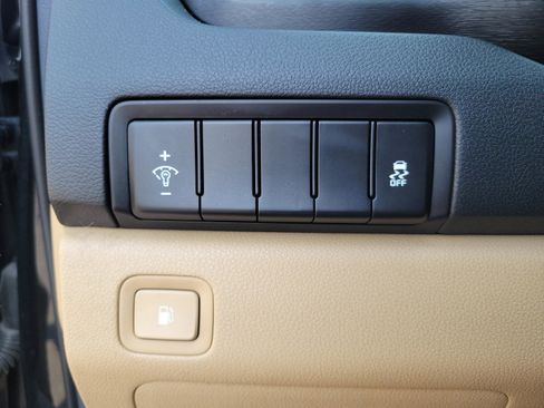 Used 2016 Kia Sedona LX w/ LX Convenience Package FWD image 20