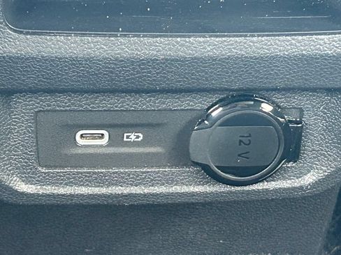 Certified 2024 Volkswagen Tiguan SE R-Line FWD image 40