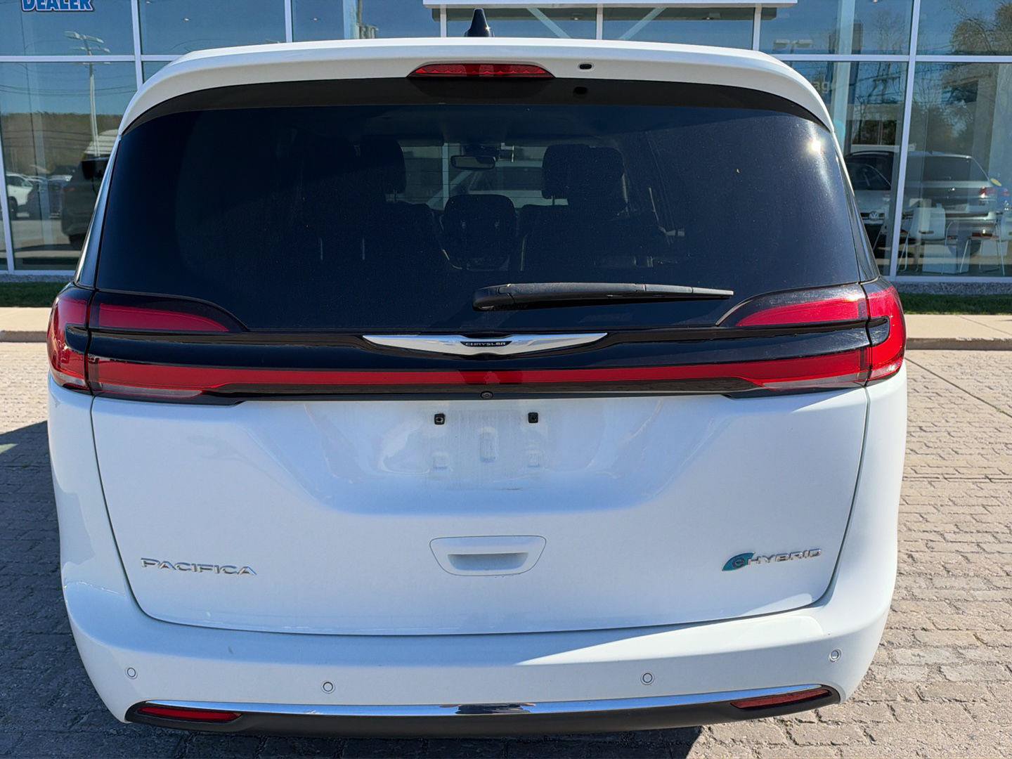 Used 2024 Chrysler Pacifica Limited FWD image 3