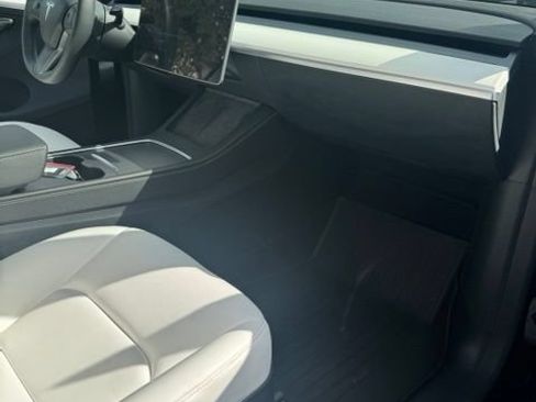 Used 2025 Tesla Model Y Long Range AWD/4WD image 16