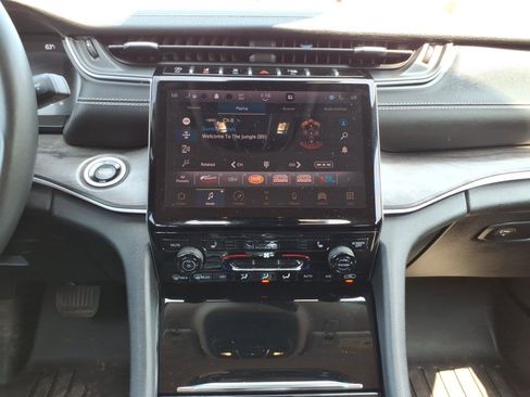 Used 2022 Jeep Grand Cherokee L Limited w/ Trailer Tow Group (B) AWD/4WD image 16