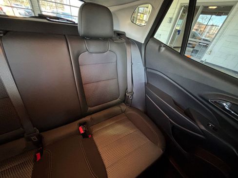 Used 2025 Chevrolet Trax LT image 36