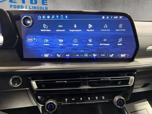 Used 2024 Chevrolet Traverse LS image 3