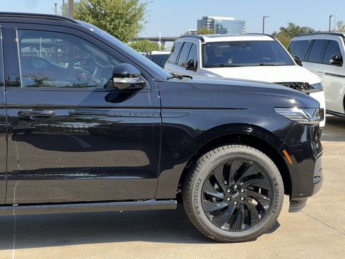 New 2025 Lincoln Navigator L Reserve w/ Jet Appearance Package image 12