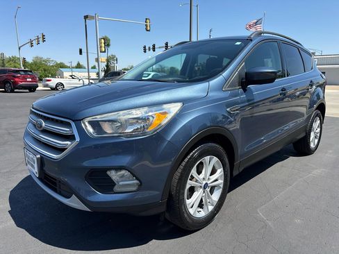 Used 2018 Ford Escape SE w/ SE Sync 3 Package FWD image 4