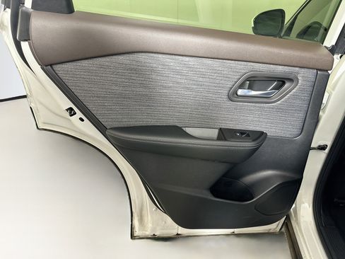 Used 2023 Nissan Rogue SV FWD image 25