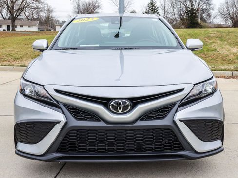 Used 2023 Toyota Camry SE FWD image 19