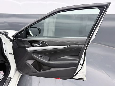 Used 2017 Nissan Maxima 3.5 SV FWD image 9