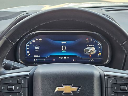 Used 2023 Chevrolet Suburban Premier image 16