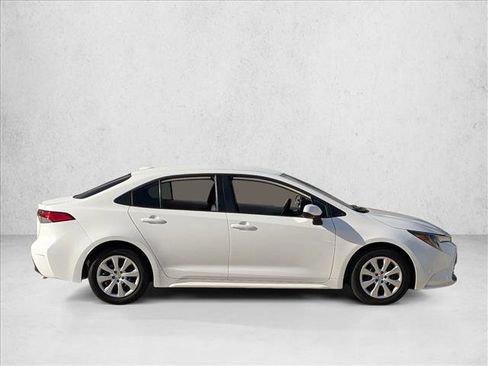 Used 2023 Toyota Corolla LE FWD image 4