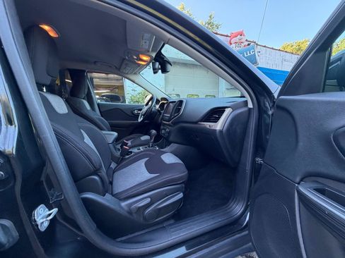 Used 2014 Jeep Cherokee Latitude w/ Comfort/Convenience Group FWD image 33