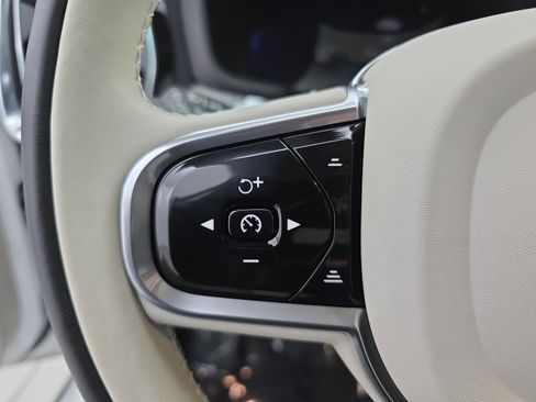 Used 2023 Volvo S60 B5 Plus w/ Climate Package image 16