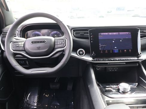 Used 2023 Jeep Wagoneer 4WD image 19