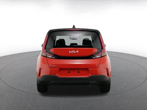 Used 2025 Kia Soul LX w/ LX Technology Package FWD image 8