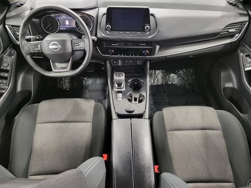 Used 2025 Nissan Rogue SV image 6