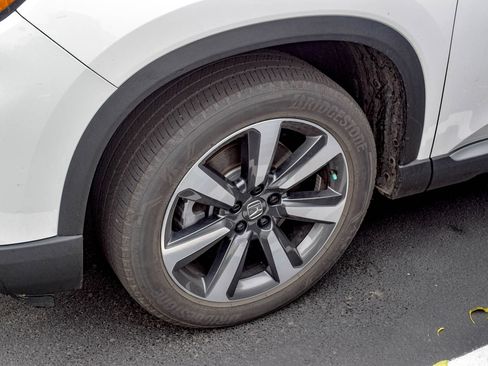 Used 2025 Honda Pilot Touring image 12