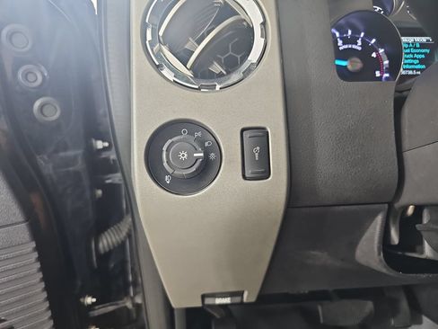 Used 2016 Ford F250 Lariat w/ Lariat Ultimate Package AWD/4WD image 30