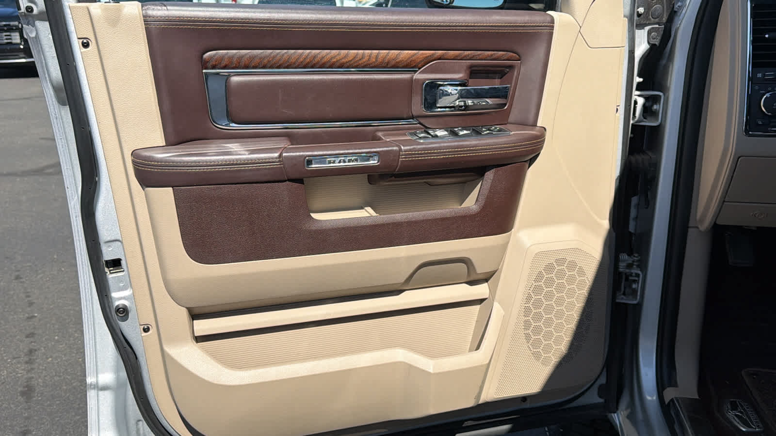 Used 2017 RAM 1500 Laramie Longhorn RWD image 23