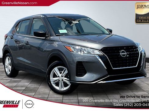 New 2025 Nissan Kicks Play S image 1